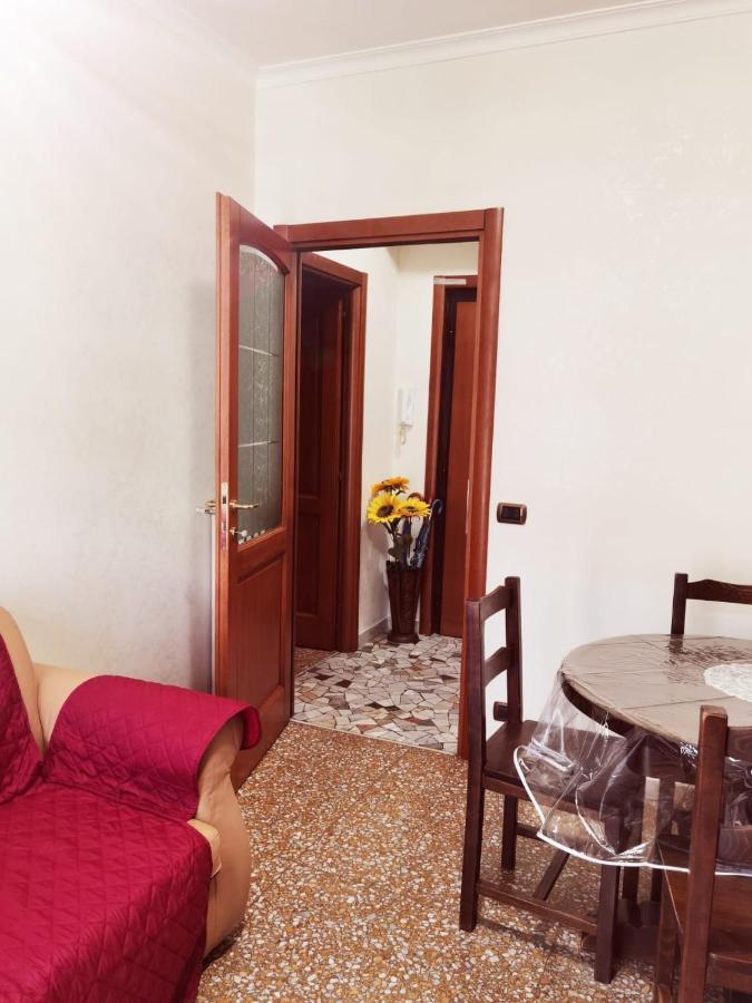 Appartamento Per Turisti E Famiglie Roma Exterior foto